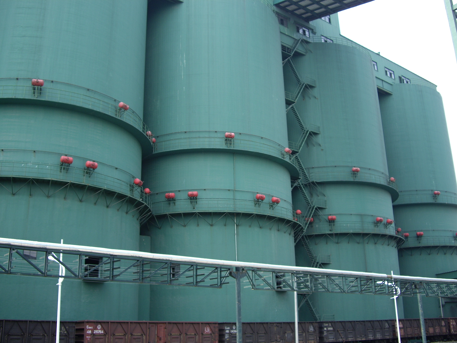 如何通過(guò)調(diào)整參數(shù)提升中心給料機(jī)工作效率？